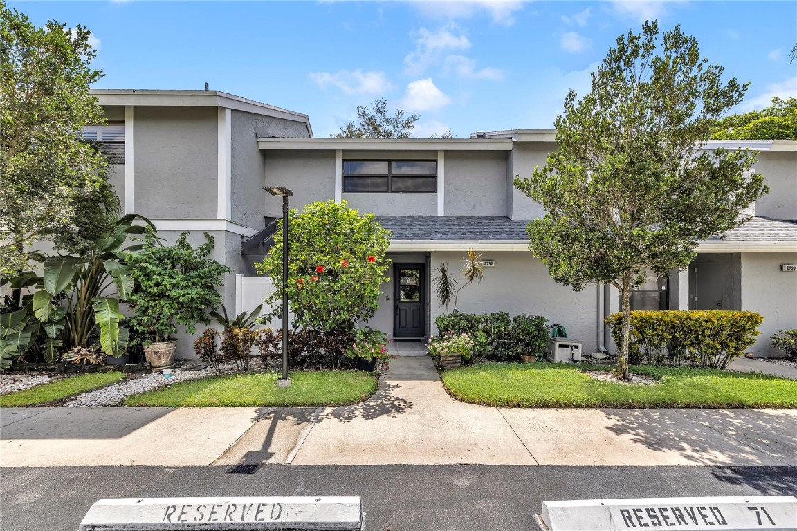 GOLDEN RAINTREE I - Residential