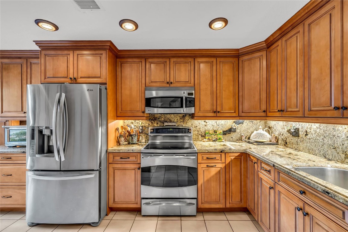 GOLDEN RAINTREE I - Residential