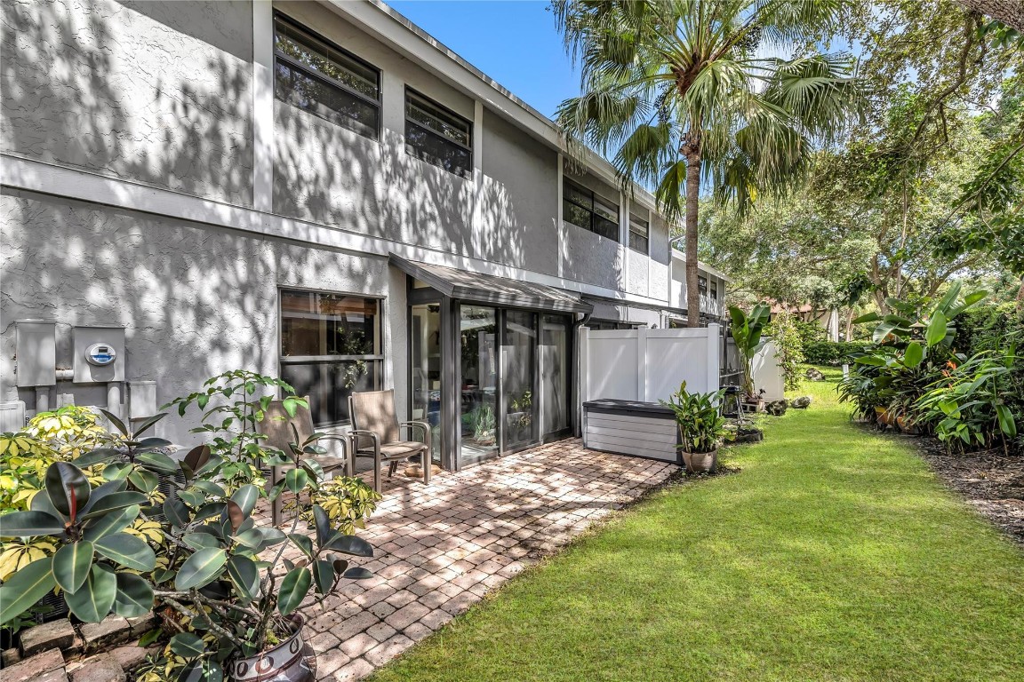 GOLDEN RAINTREE I - Residential