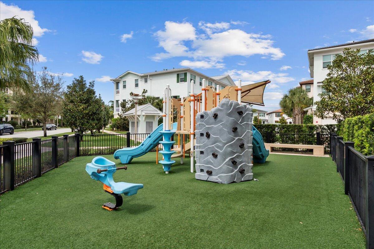 ALTON NEIGHBORHOOD 1 - Residential Lease