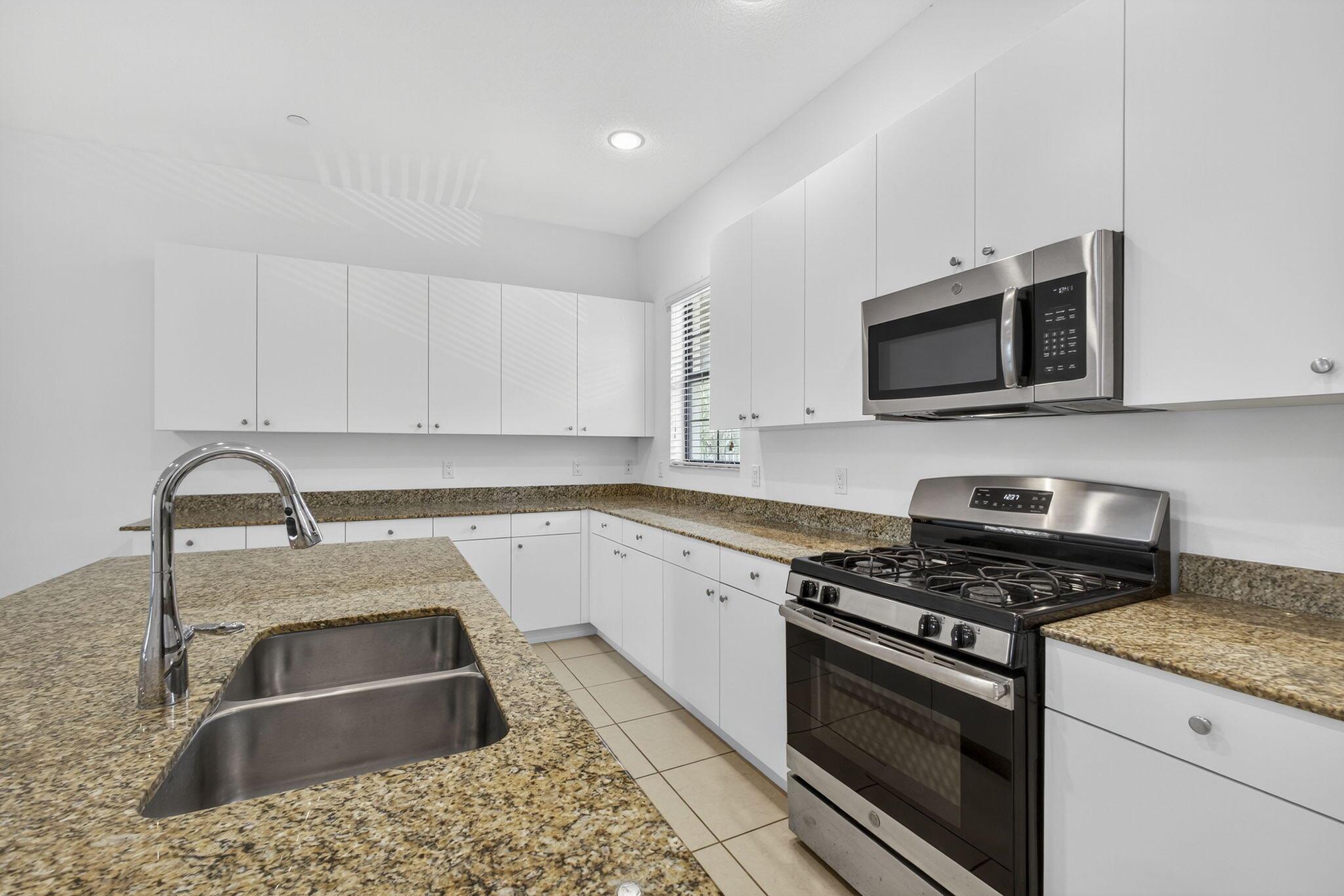ALTON NEIGHBORHOOD 1 - Residential Lease