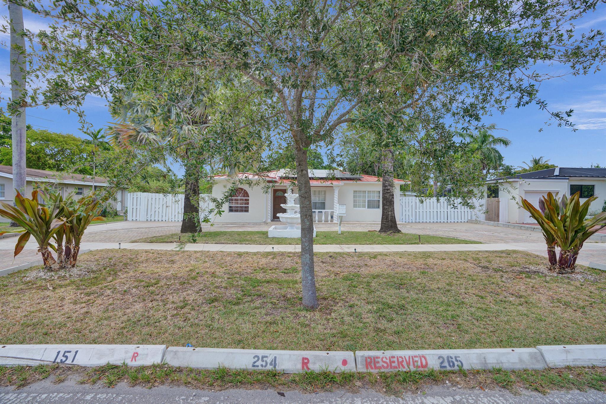 View North Miami, FL 33161 house