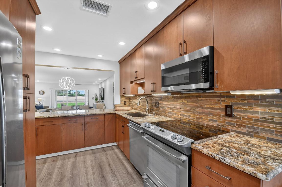 SOUTHPORT AT HUNTERS RUN CONDO - Residential