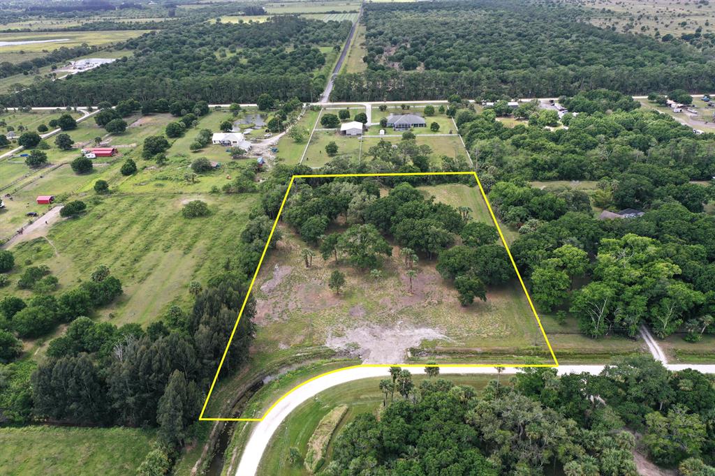 Build your dream home on 4 private acres located in established community of Trails End in South Vero Beach.Survey and custom home plans available. Must-see piece of property!