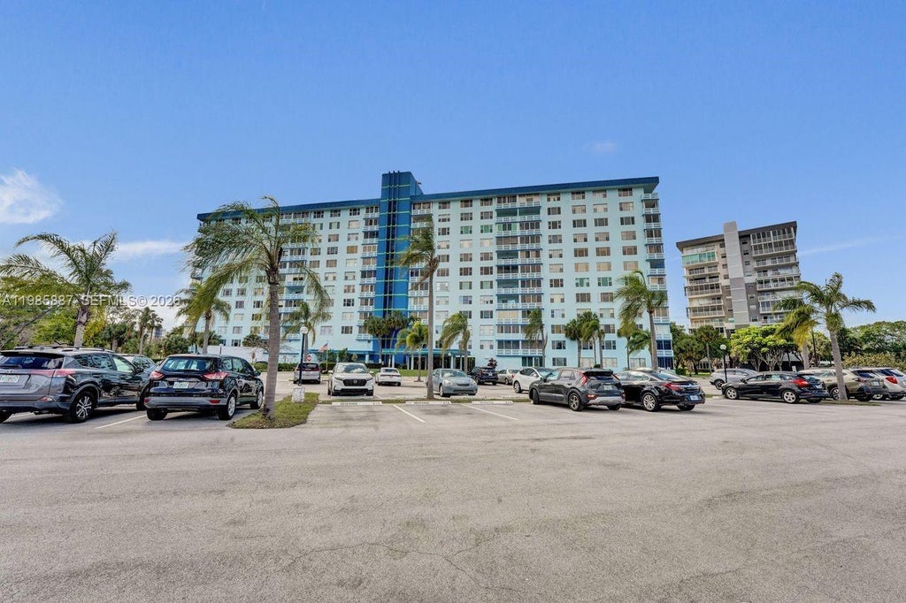 Photo of 4001 Hillcrest Drive #602-4, Hollywood, FL 33021 (MLS # A11985887)