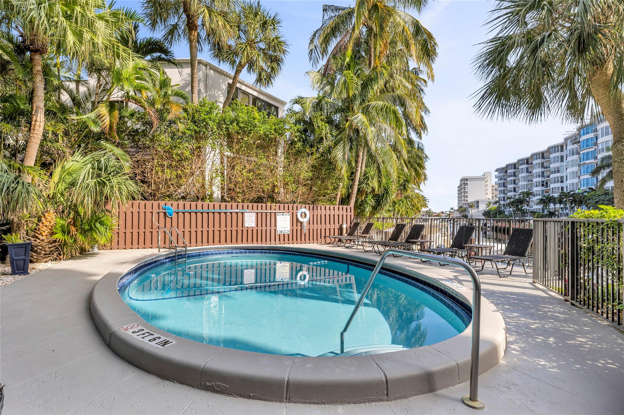 CORAL TOWERS CONDO - Residential