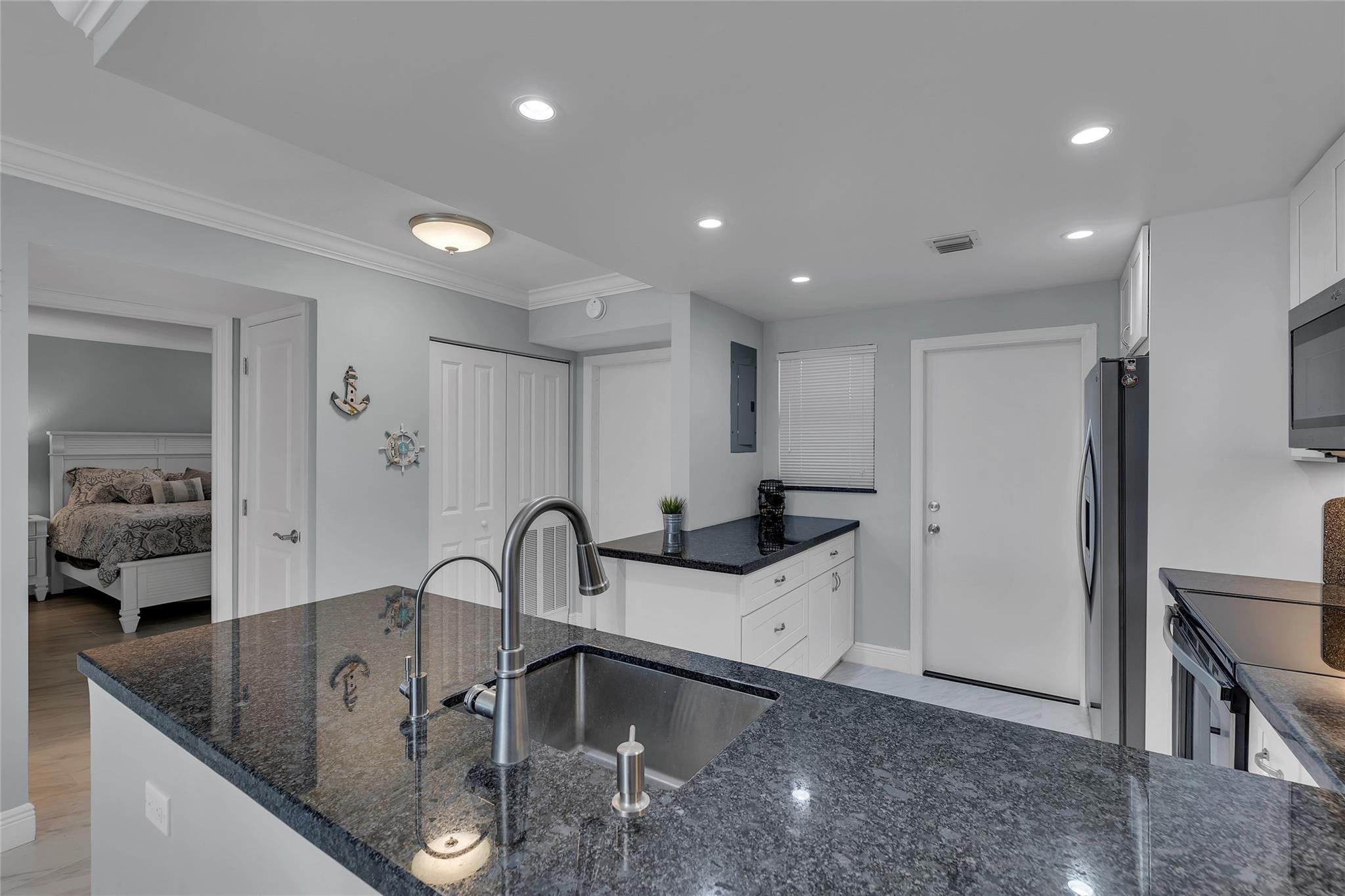 CORAL TOWERS CONDO - Residential
