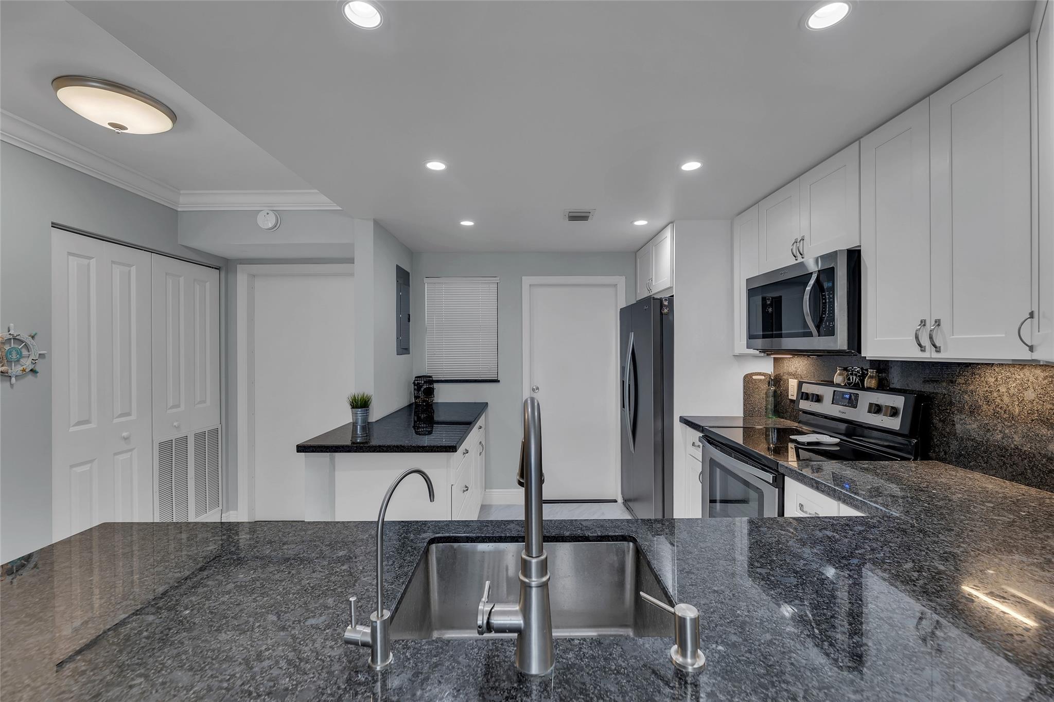 CORAL TOWERS CONDO - Residential