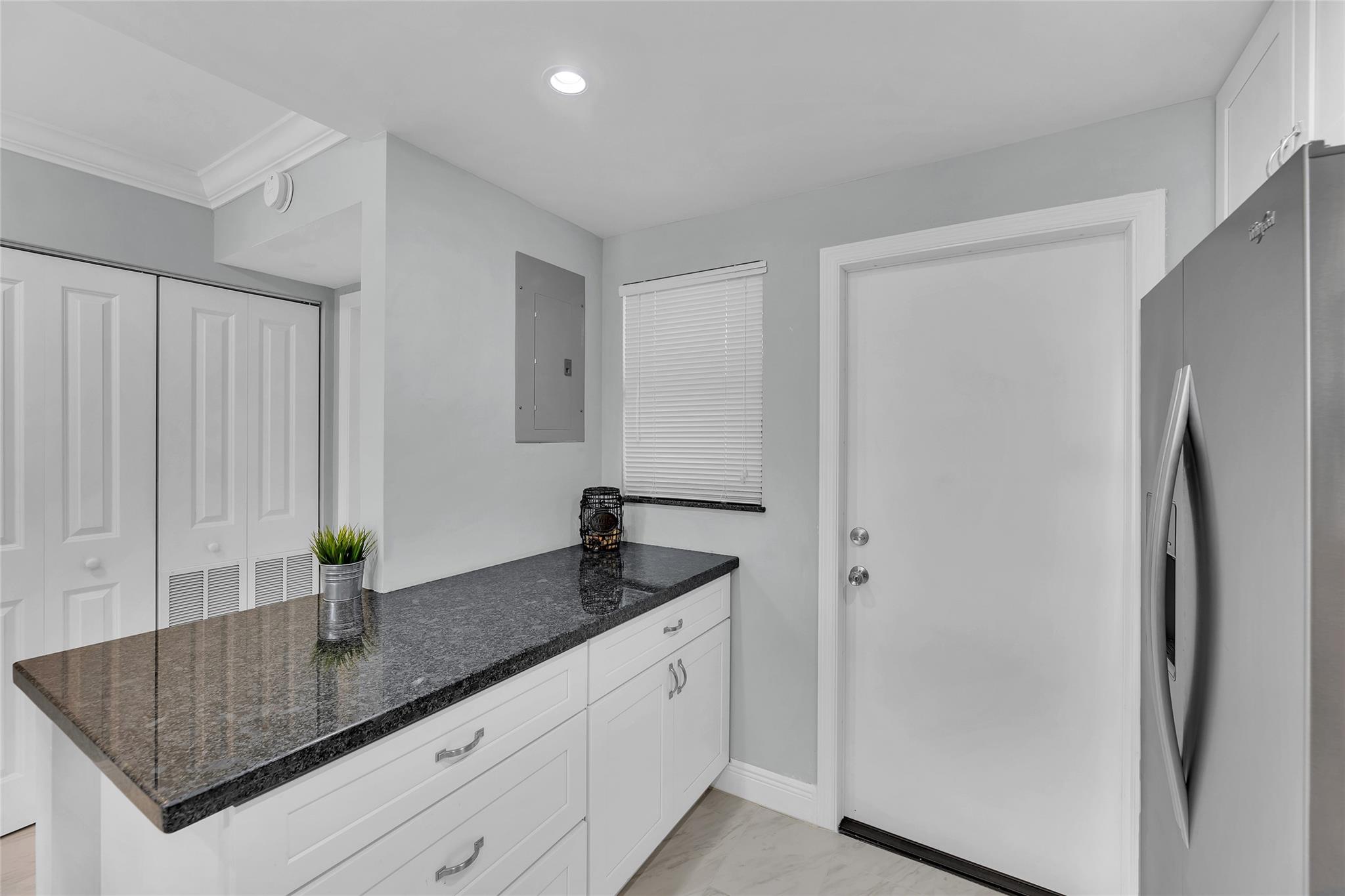 CORAL TOWERS CONDO - Residential