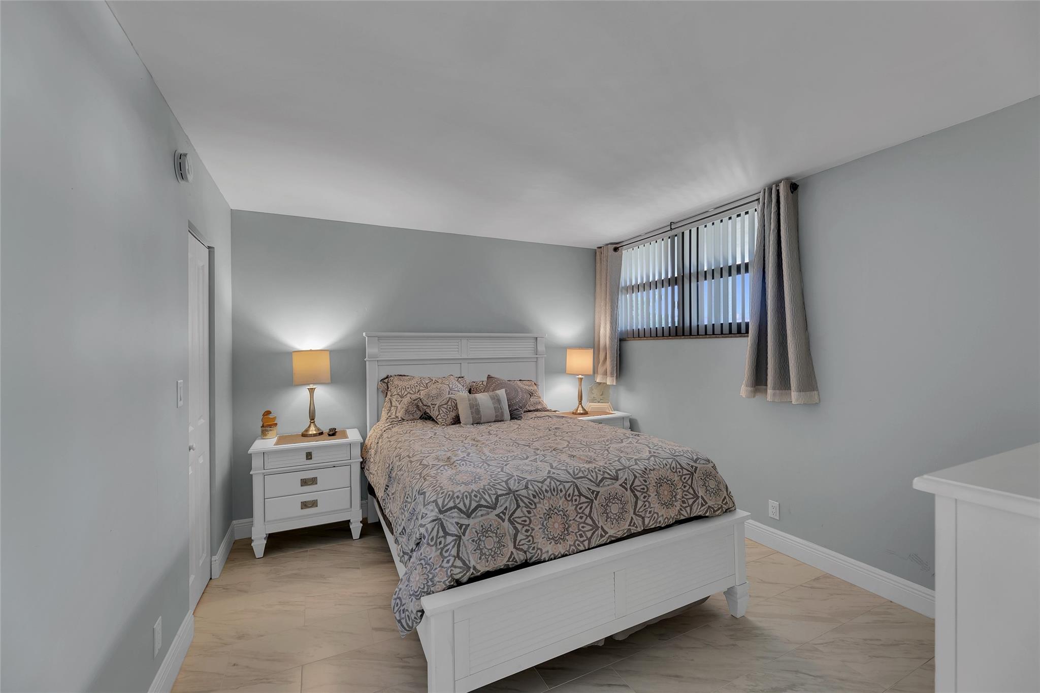 CORAL TOWERS CONDO - Residential