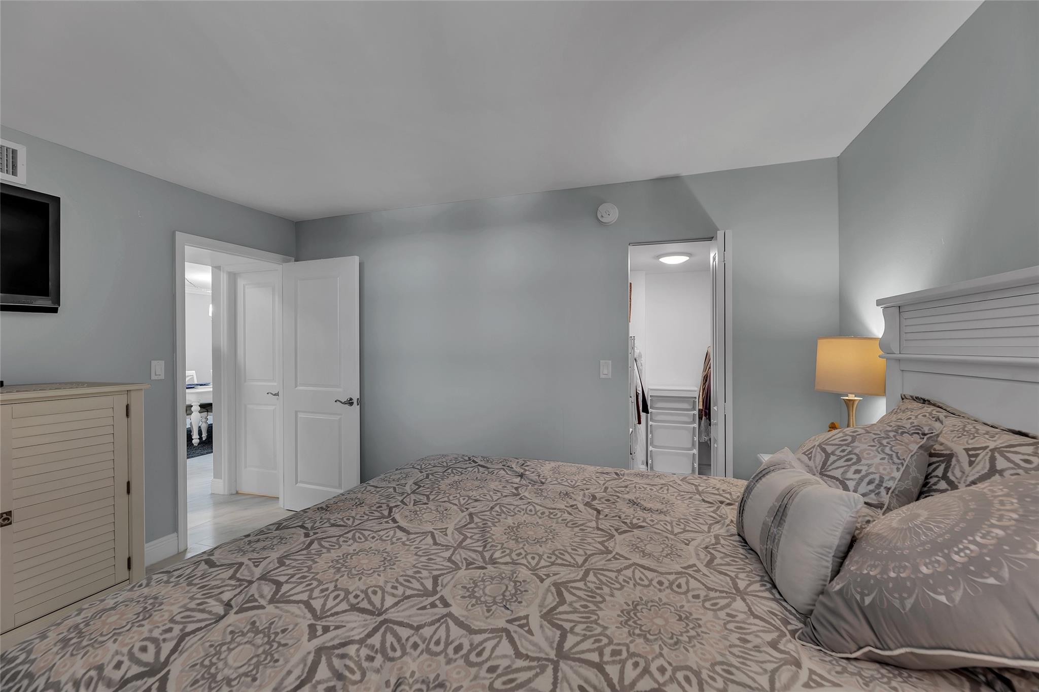 CORAL TOWERS CONDO - Residential
