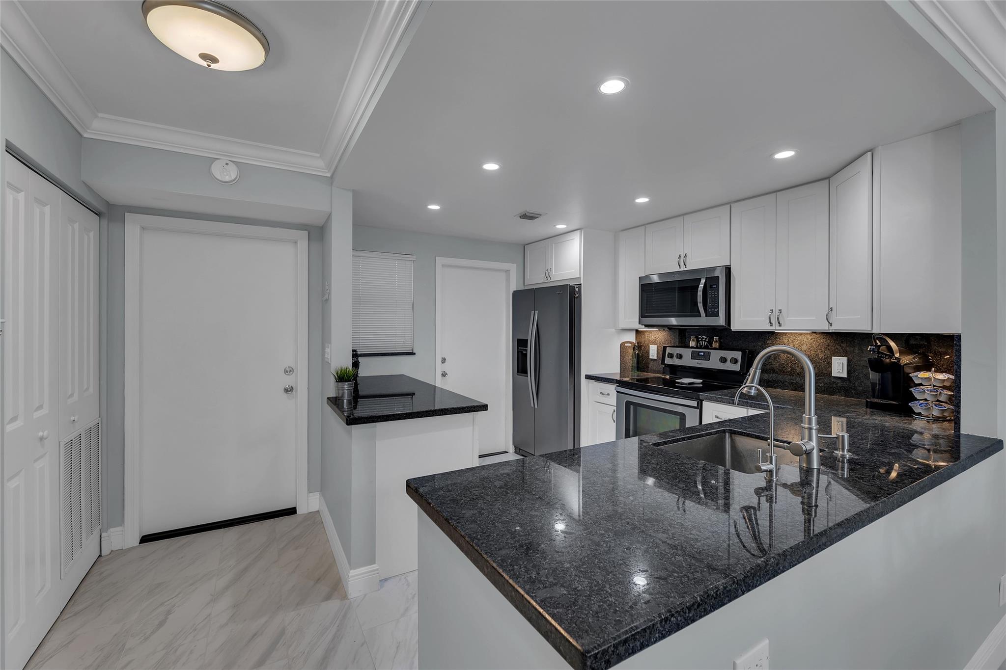 CORAL TOWERS CONDO - Residential