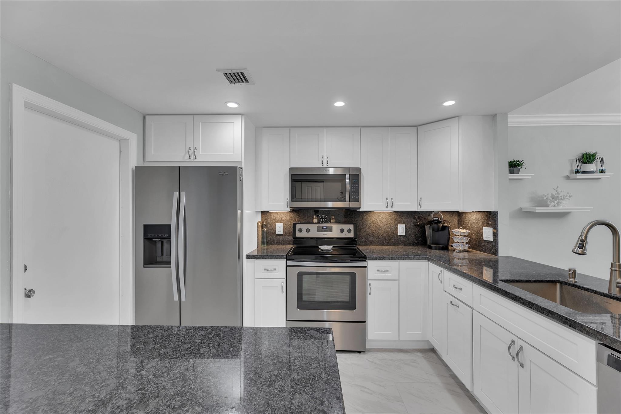 CORAL TOWERS CONDO - Residential