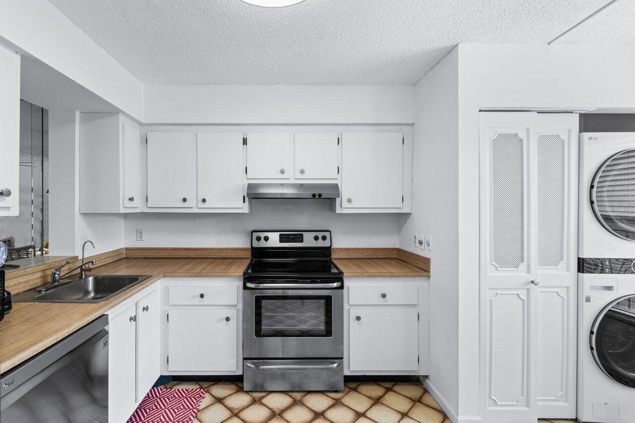 VILLAGES OF ORIOLE BONAIR - Residential