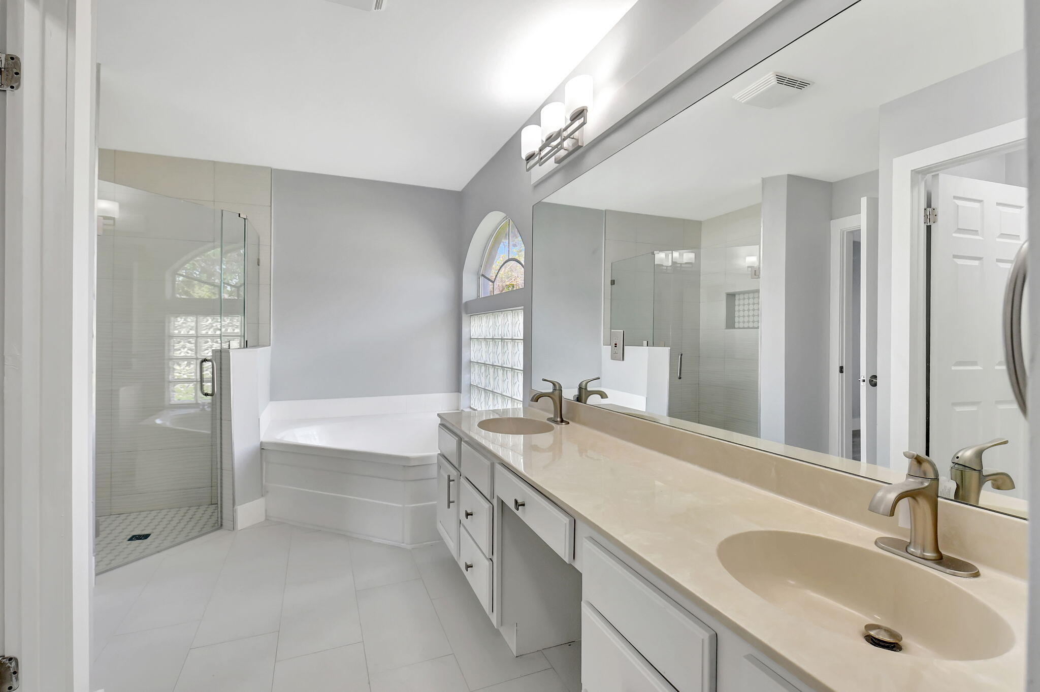 LAKE FOREST SOUTH - Residential Lease