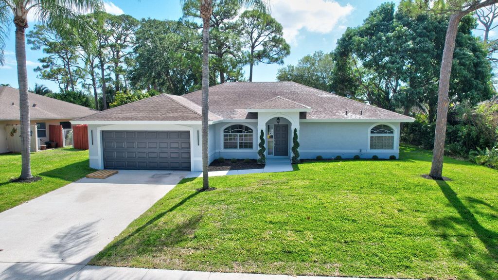 Photo of 915 Sunflower Avenue, Delray Beach, FL 33445 (MLS # B26011693)