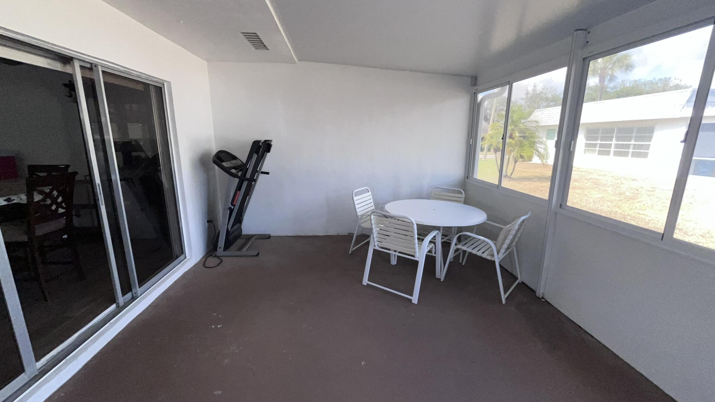 CRESTHAVEN TOWNHOMES SEC 5 CONDO - Residential