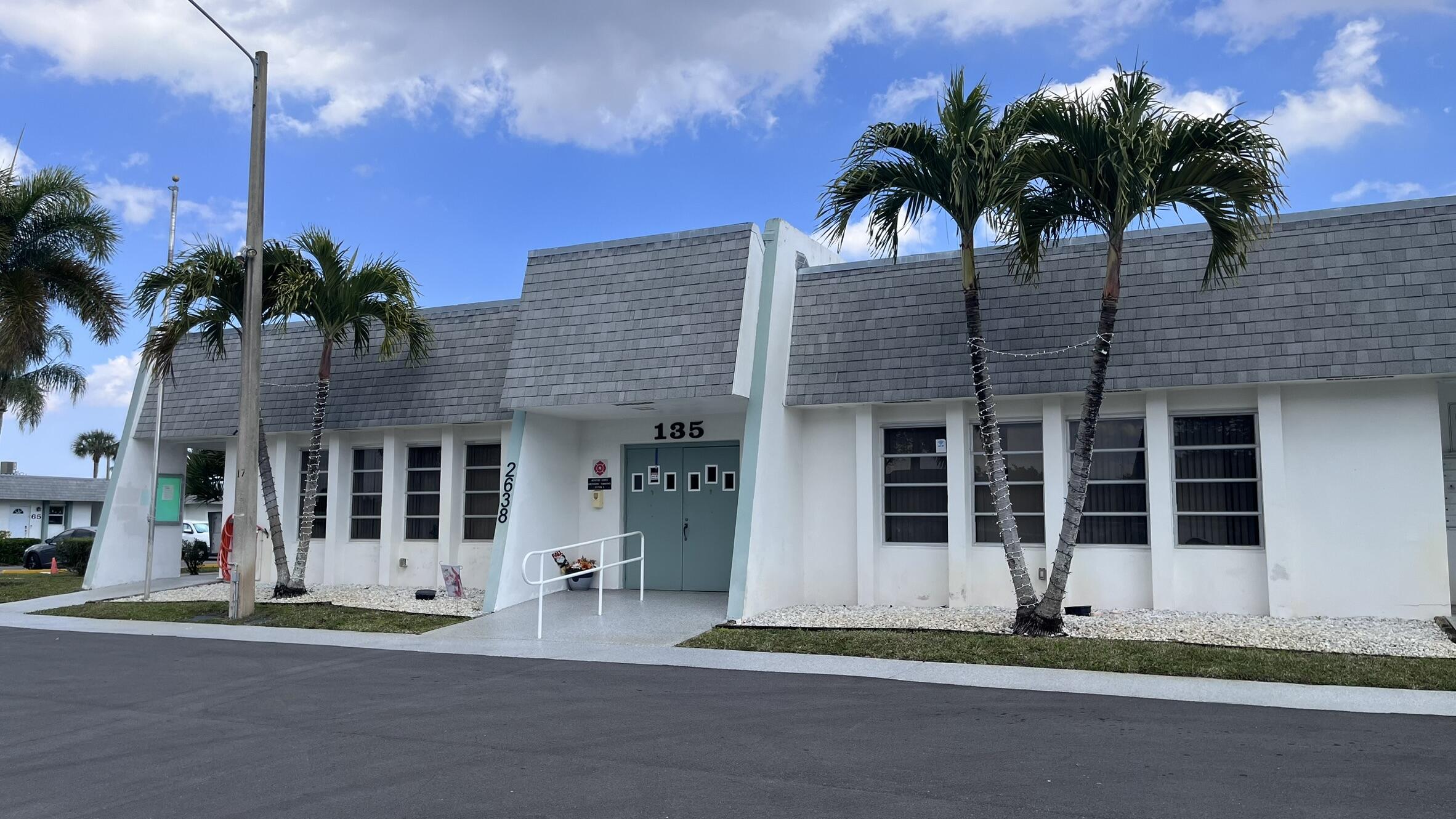 CRESTHAVEN TOWNHOMES SEC 5 CONDO - Residential