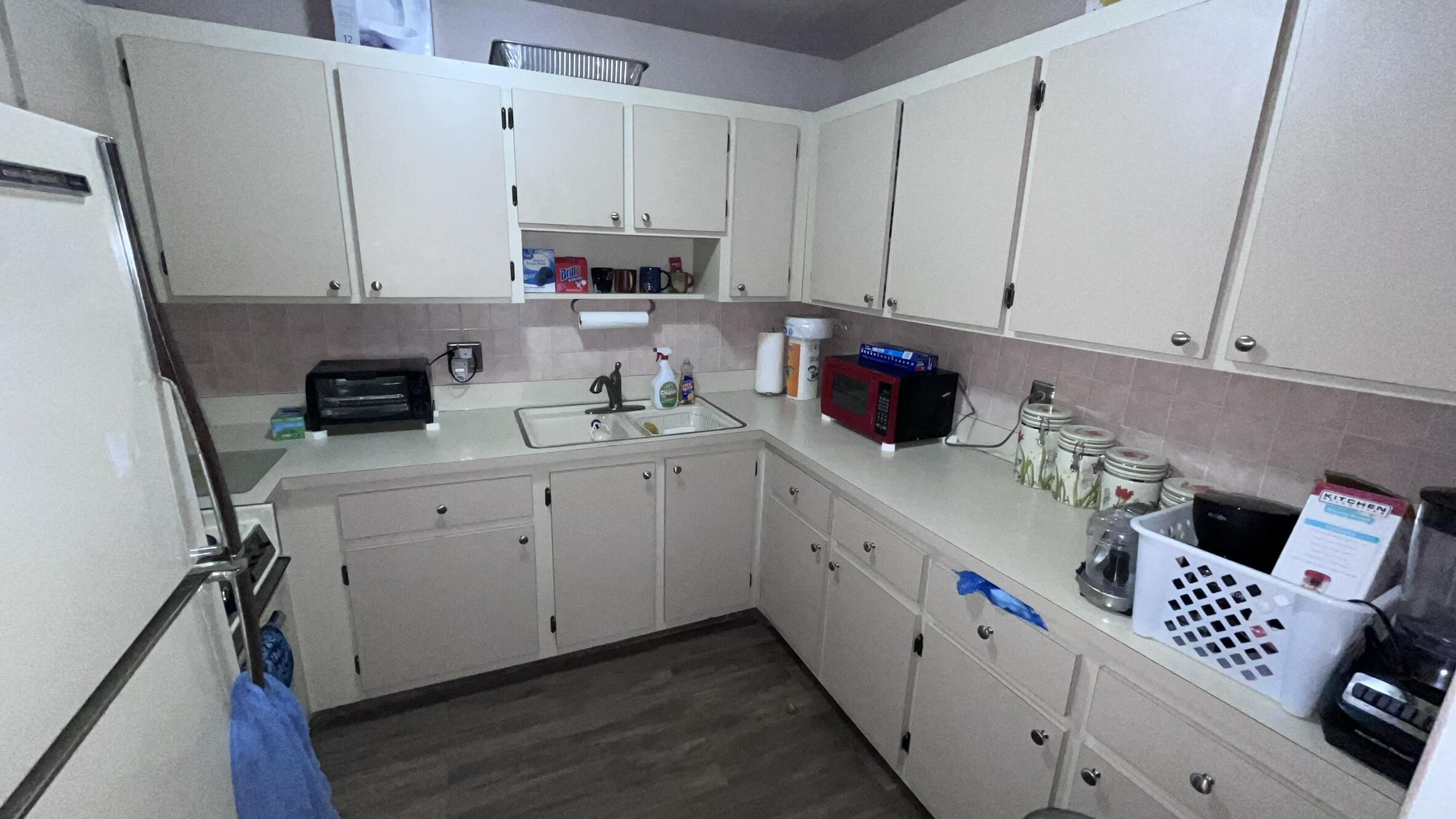 CRESTHAVEN TOWNHOMES SEC 5 CONDO - Residential