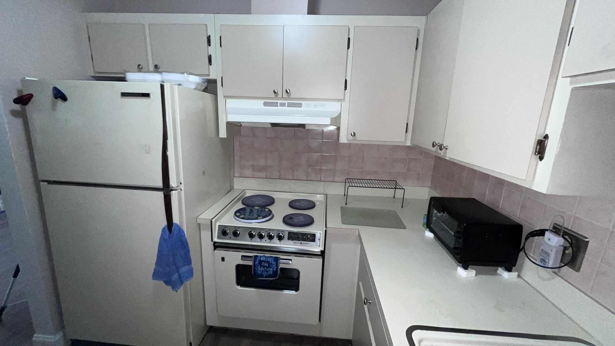 CRESTHAVEN TOWNHOMES SEC 5 CONDO - Residential