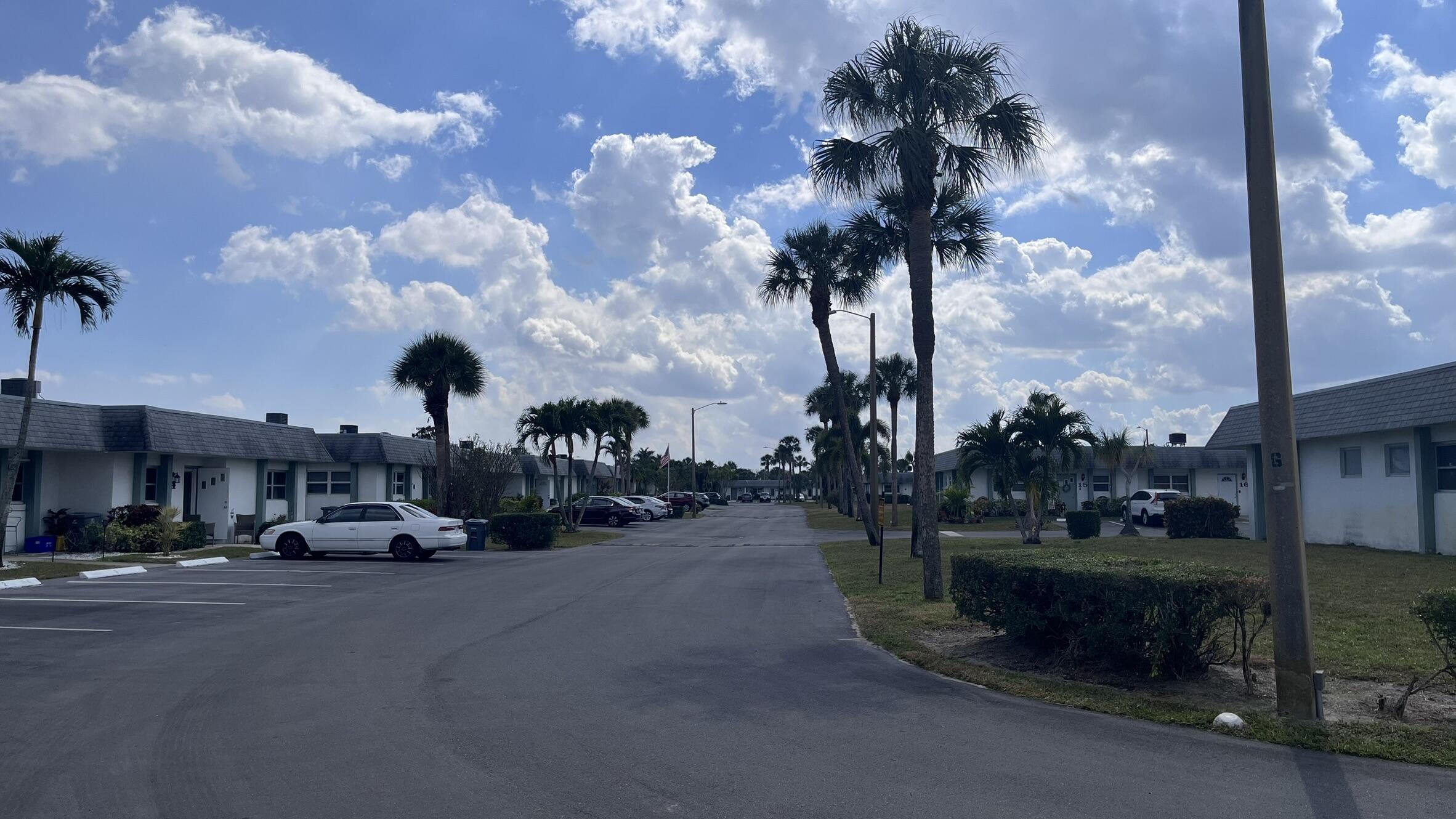 CRESTHAVEN TOWNHOMES SEC 5 CONDO - Residential