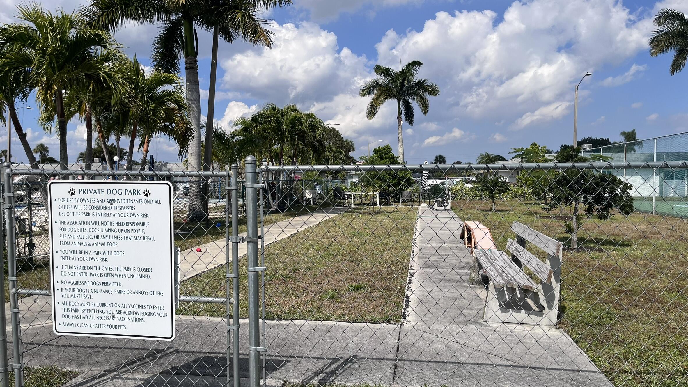 CRESTHAVEN TOWNHOMES SEC 5 CONDO - Residential