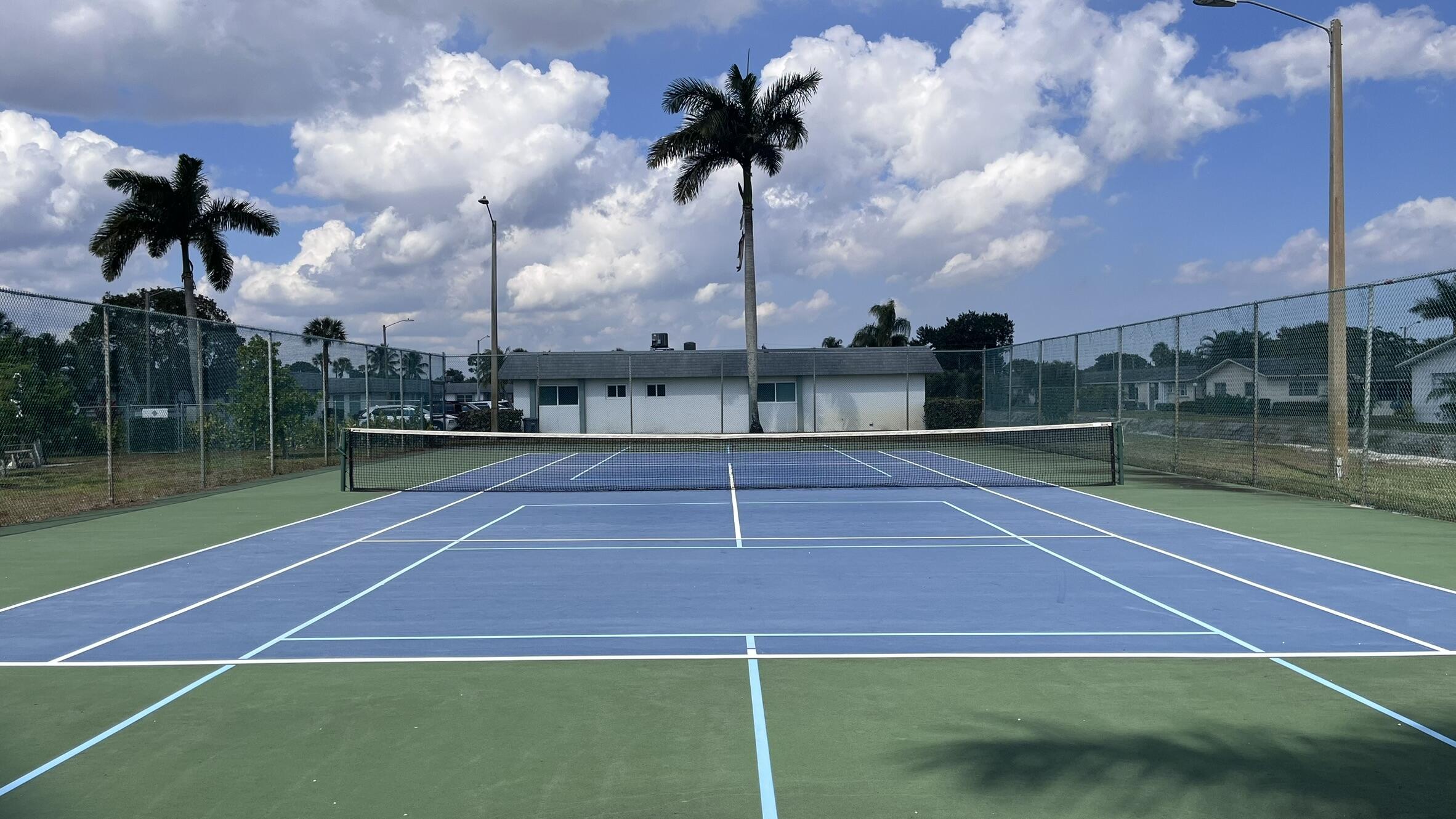 CRESTHAVEN TOWNHOMES SEC 5 CONDO - Residential