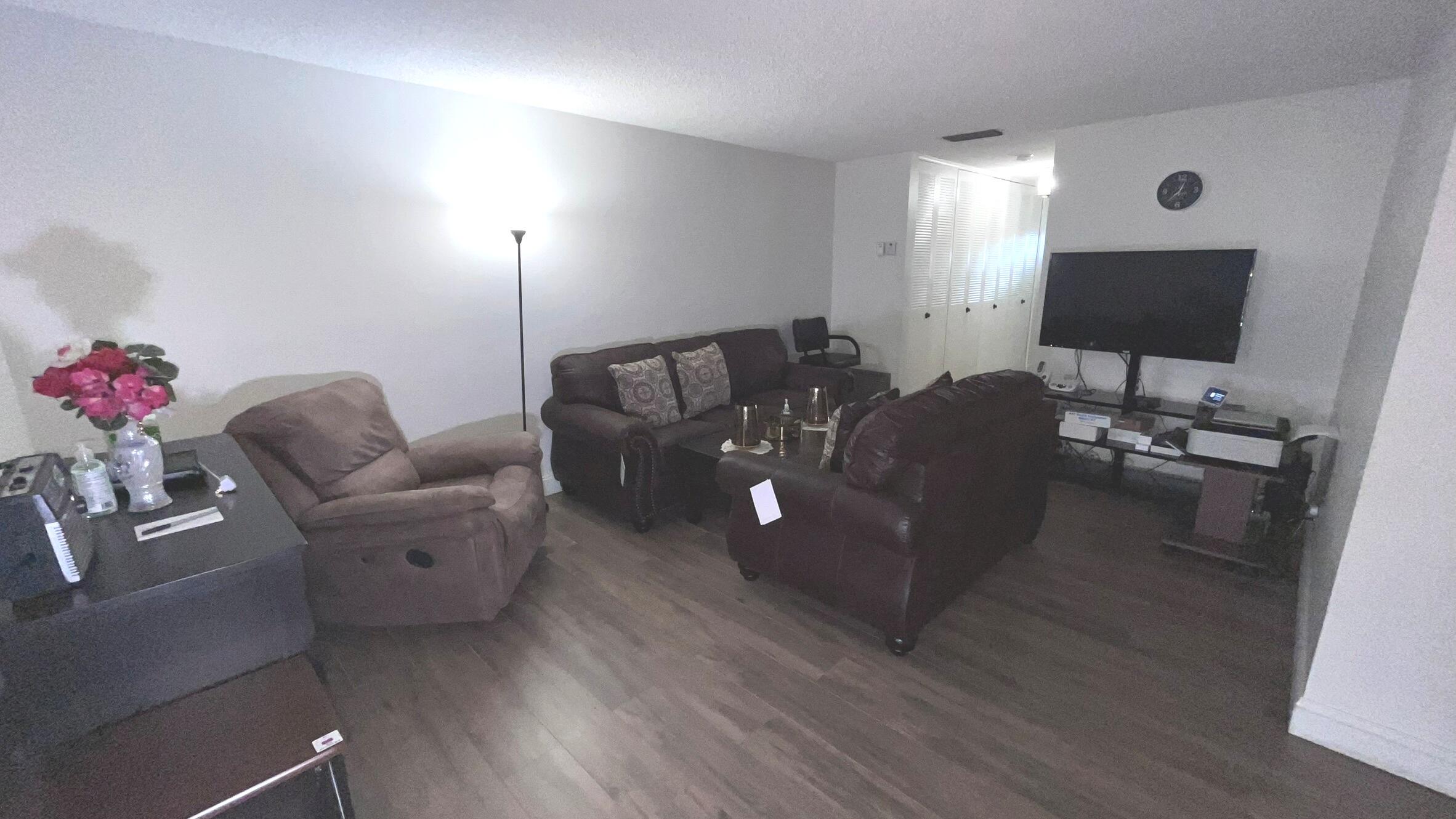 CRESTHAVEN TOWNHOMES SEC 5 CONDO - Residential