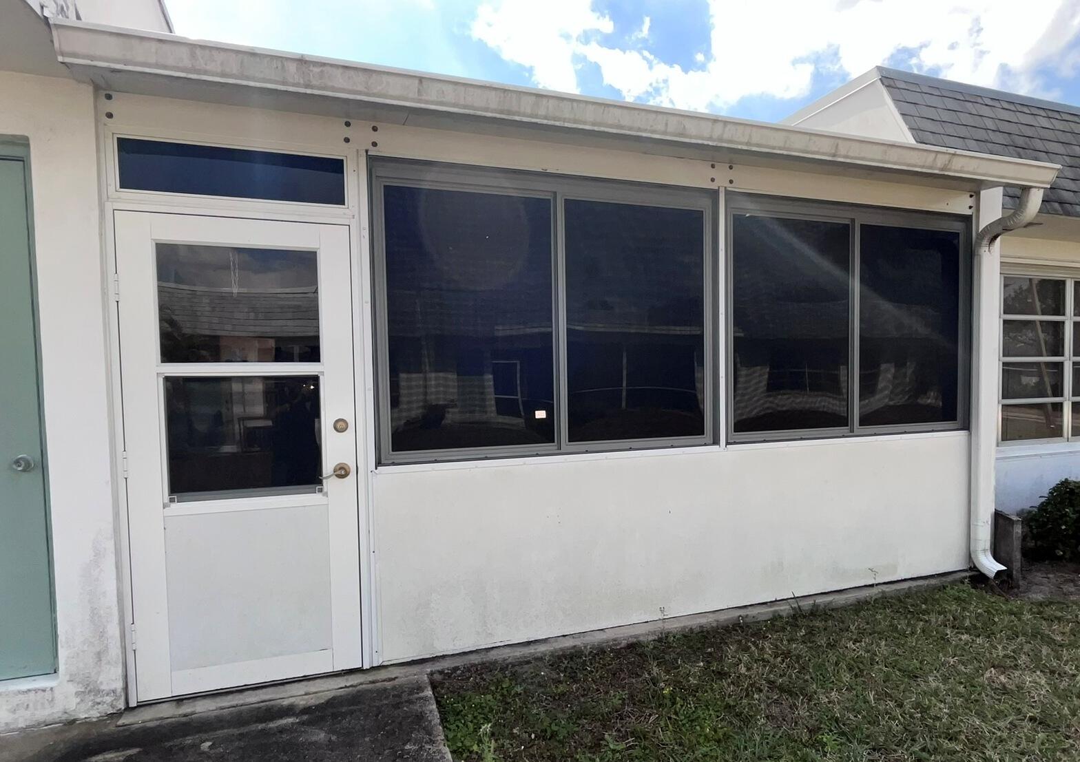 CRESTHAVEN TOWNHOMES SEC 5 CONDO - Residential