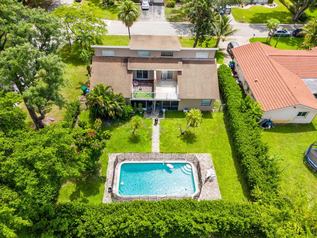 Photo of 4470 NW 109TH Terrace, Coral Springs, FL 33065 (MLS # B26061132)