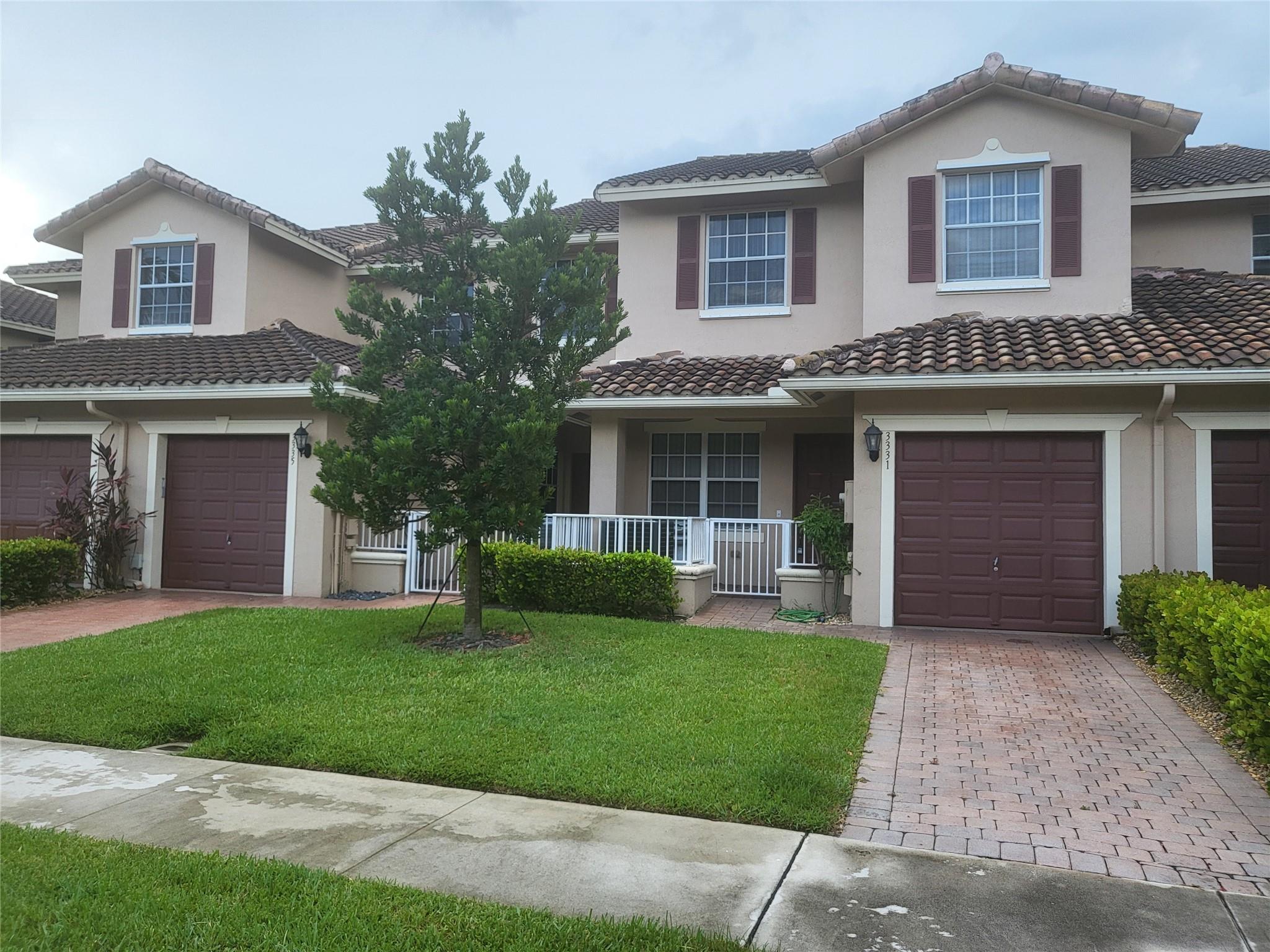 Fantastic lakefront townhouse features remodeled eat-in kitchen. Open floor plan. Screened, tiled patio with ceiling fan. 1 car garage. Freshly painted. Vaulted ceilings. Crown molding. Master bedroom with walk in closet. Master bathroom with separate tub & shower and double sinks. 1st floor bedroom with full bath, and 3 bedrooms upstairs. Laundry room on 2nd floor. Great location near universities, shopping and dining! Don't miss this one!
