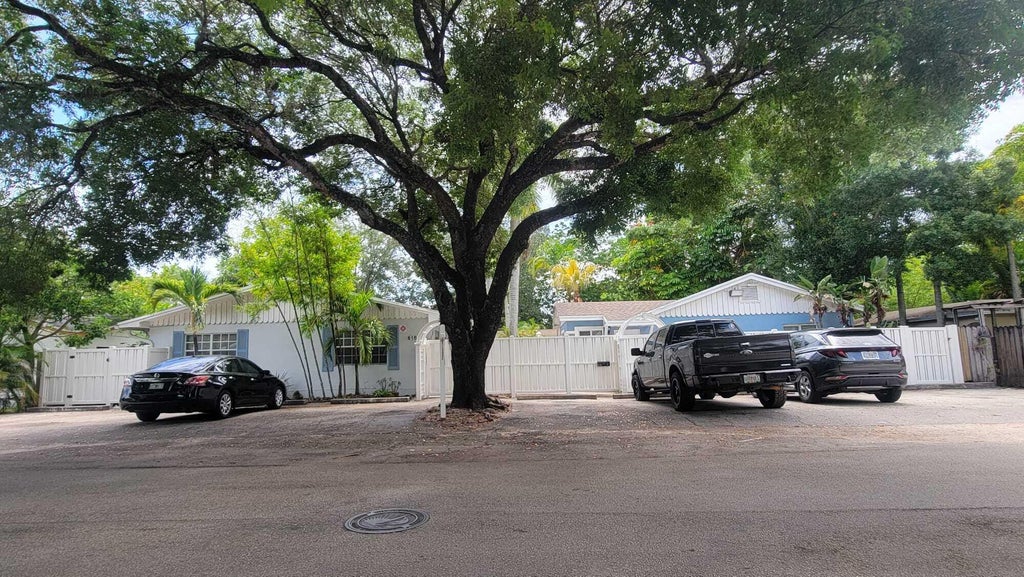 Photo of 618 SW 14th Terrace #Apt 4, Fort Lauderdale, FL 33312 (MLS # B26073622)