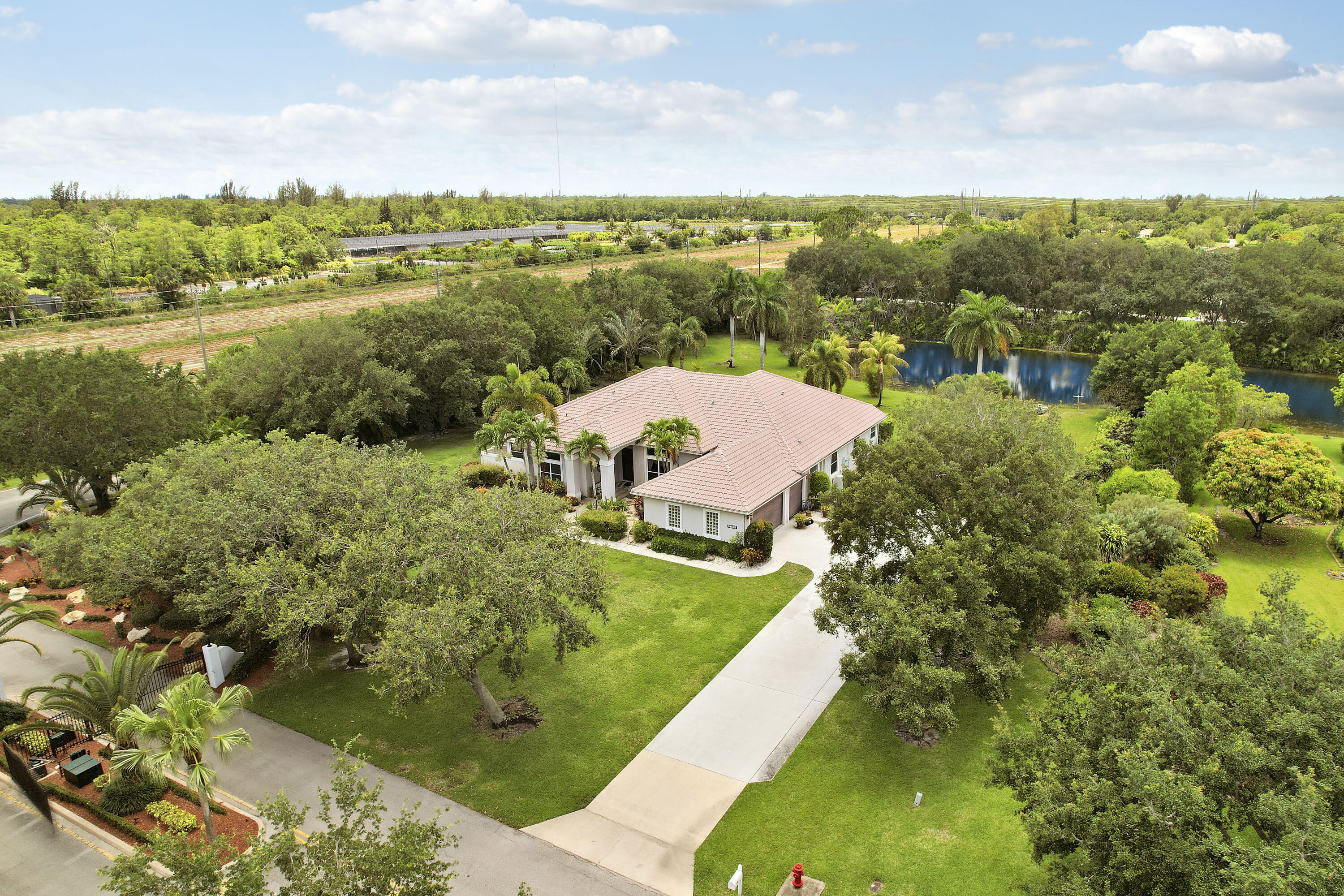 5835 Lago Del Sol Drive