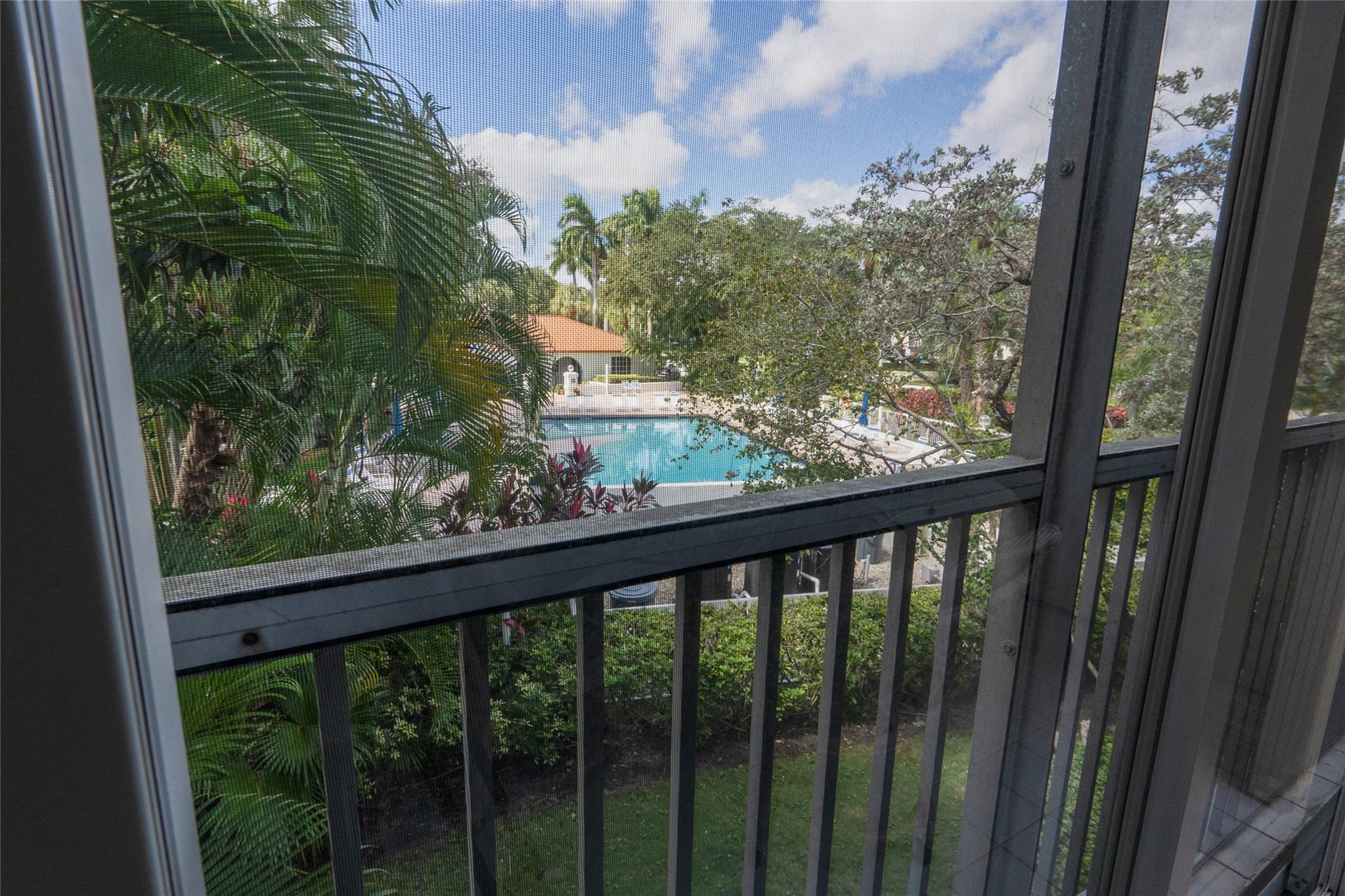 VIZCAYA PALM AIRE - Residential