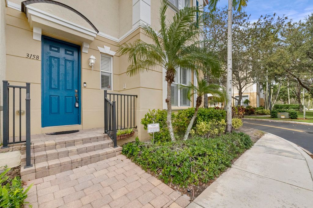 Photo of 3158 N Greenleaf Circle, Boynton Beach, FL 33426 (MLS # R10953150)