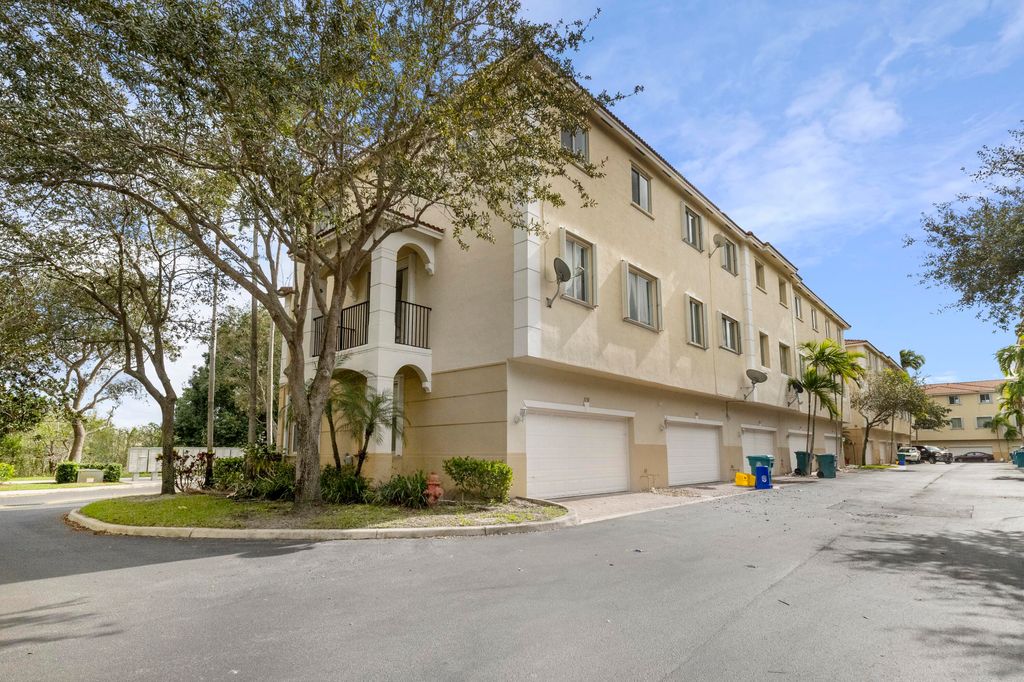 Photo of 3158 N Greenleaf Circle, Boynton Beach, FL 33426 (MLS # R10953150)