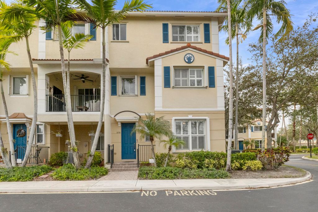 Photo of 3158 N Greenleaf Circle, Boynton Beach, FL 33426 (MLS # R10953150)