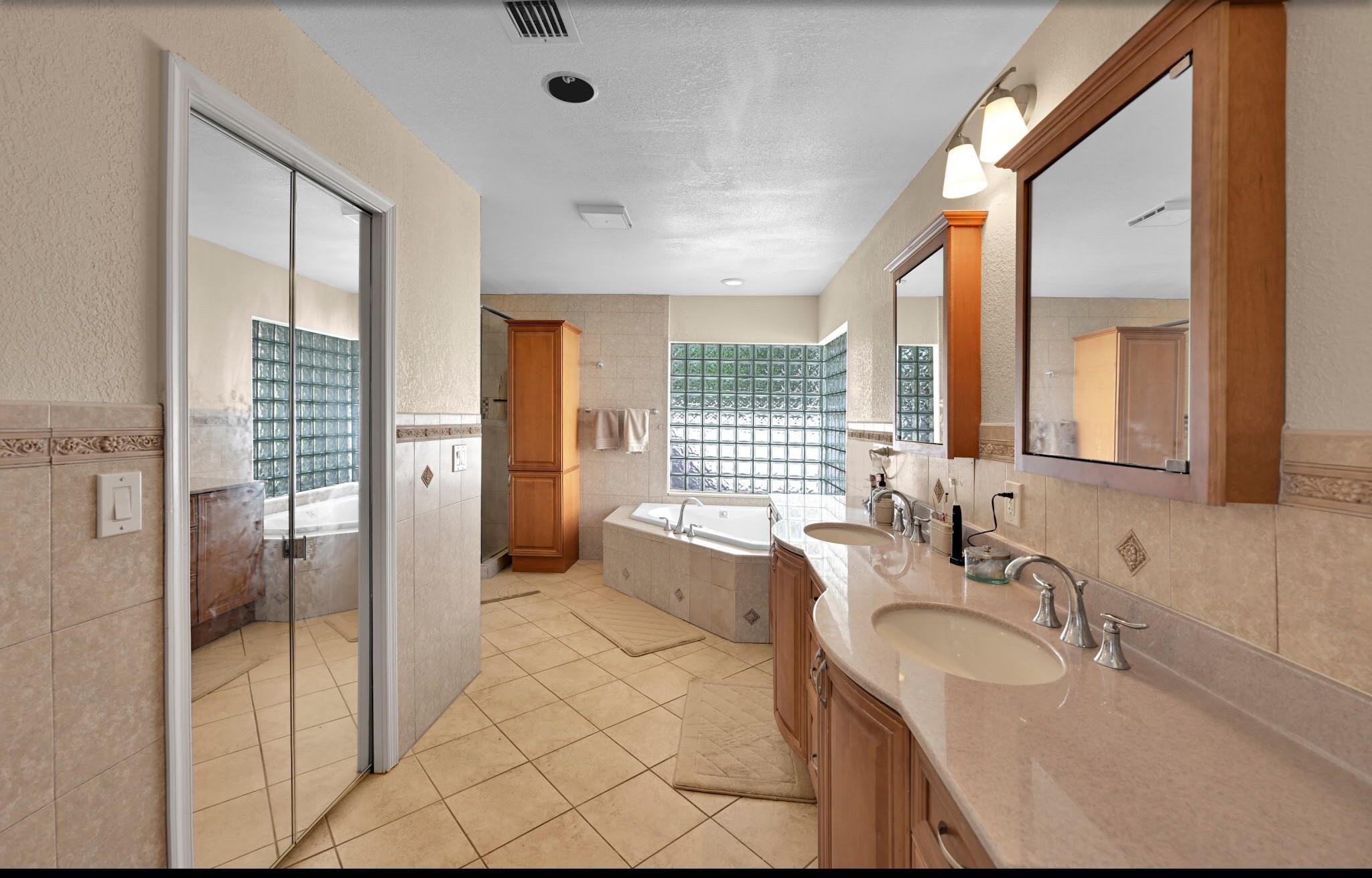 Boulevard Forest 113-39 B - Residential