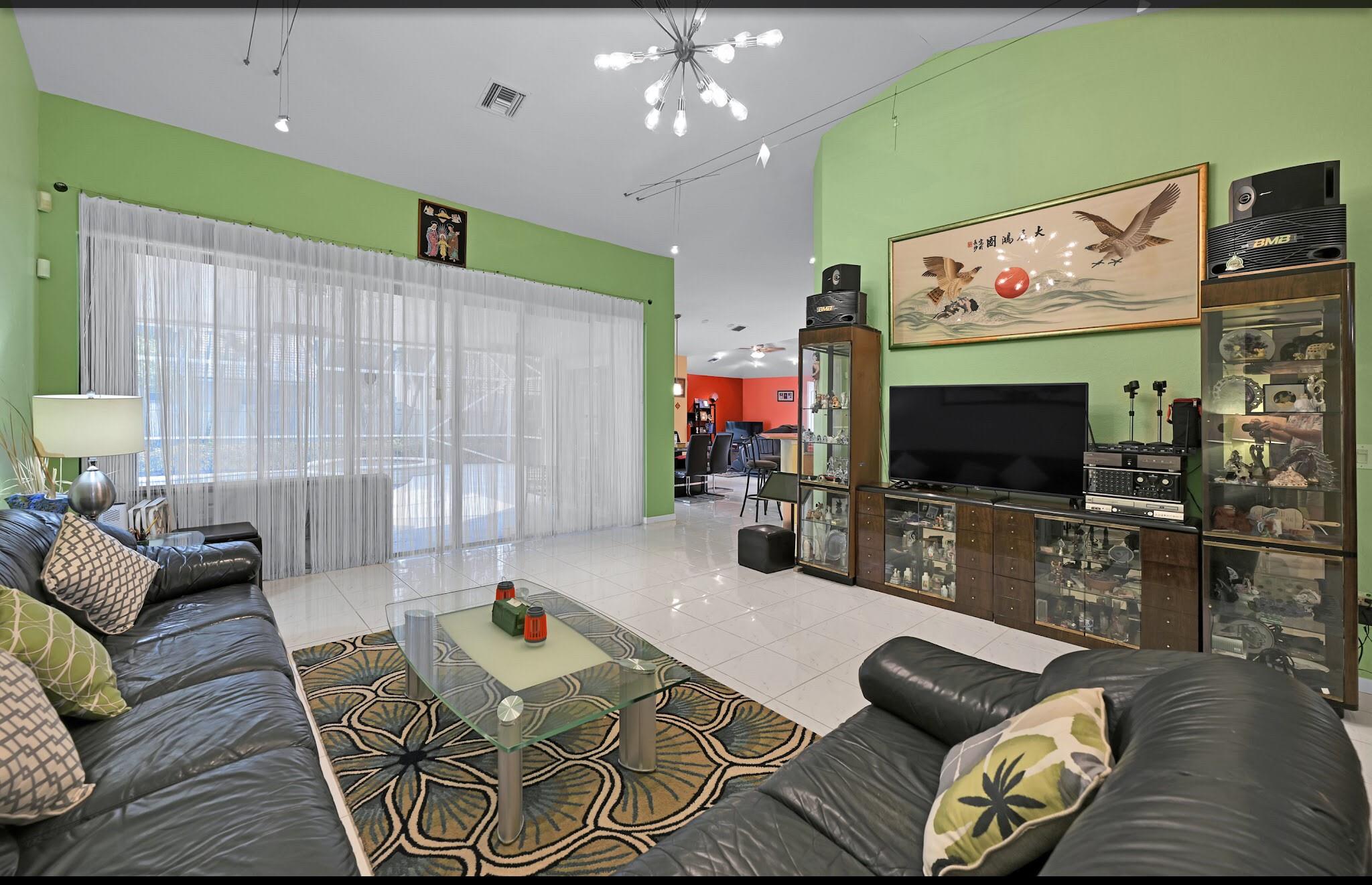 Boulevard Forest 113-39 B - Residential