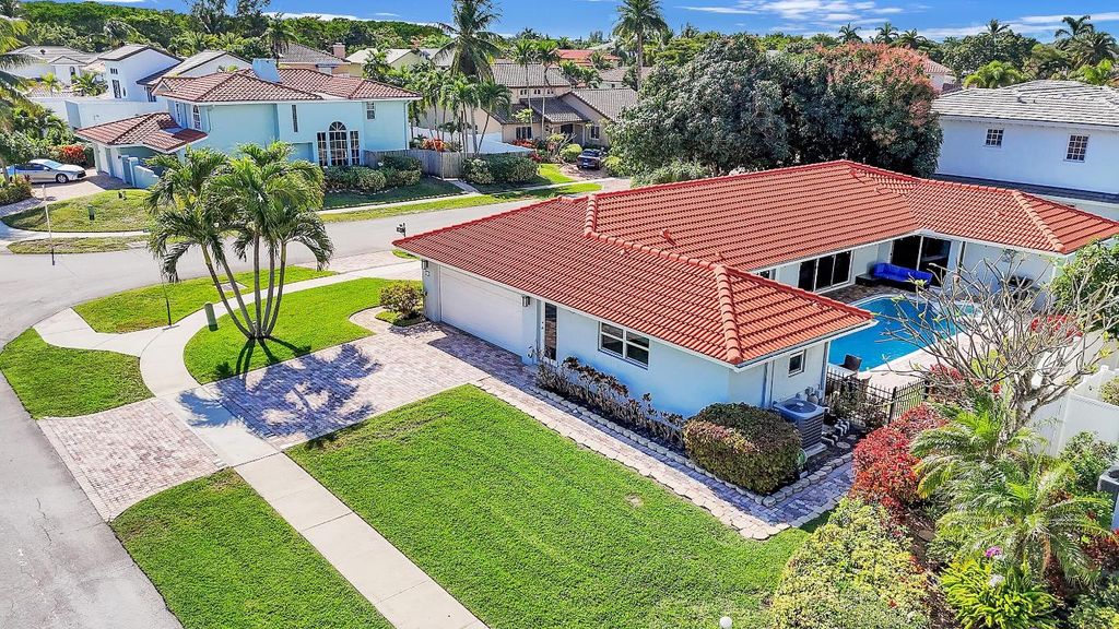 Photo of 501 SW 15th Road, Boca Raton, FL 33432 (MLS # R11152699)