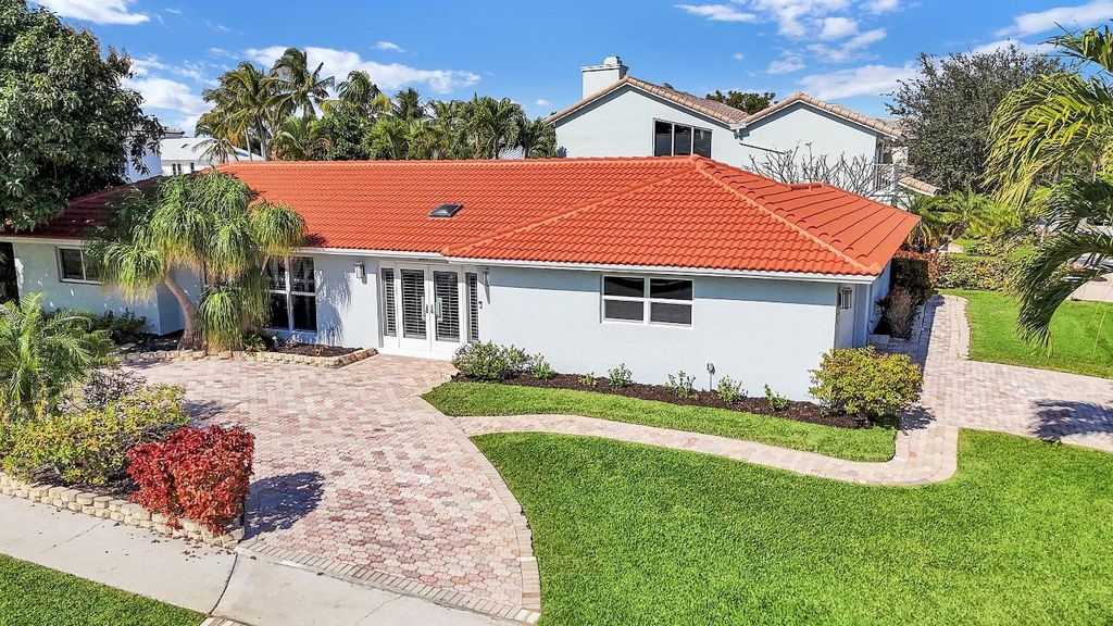 Photo of 501 SW 15th Road, Boca Raton, FL 33432 (MLS # R11152699)