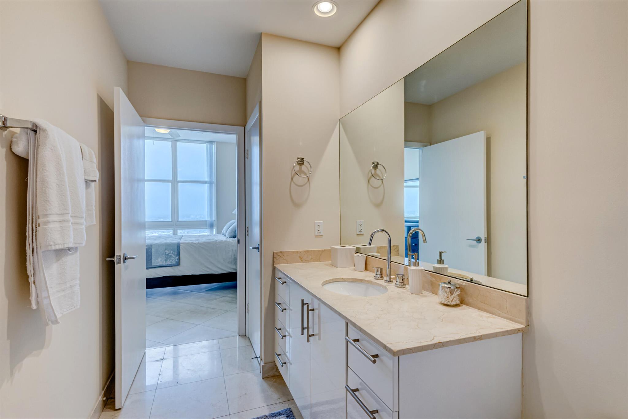 CITYPLACE SOUTH TOWER - Residential