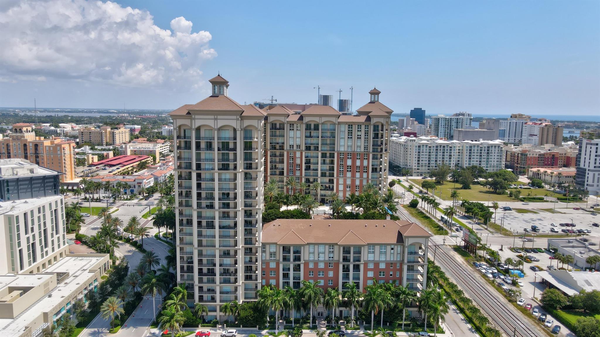 CITYPLACE SOUTH TOWER - Residential