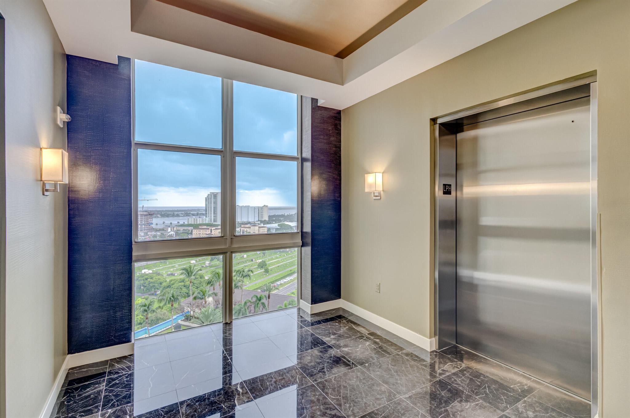 CITYPLACE SOUTH TOWER - Residential