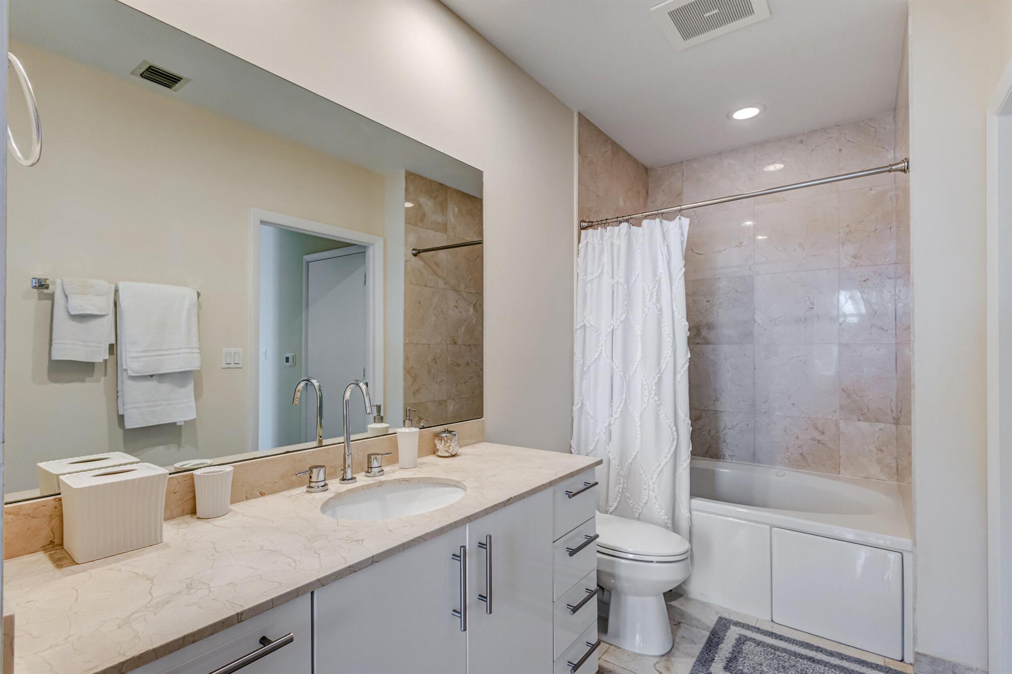 CITYPLACE SOUTH TOWER - Residential