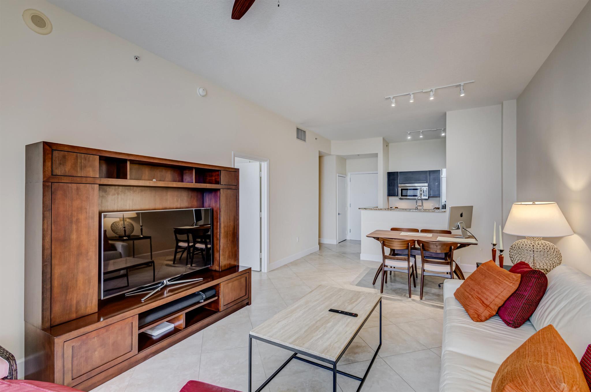 CITYPLACE SOUTH TOWER - Residential