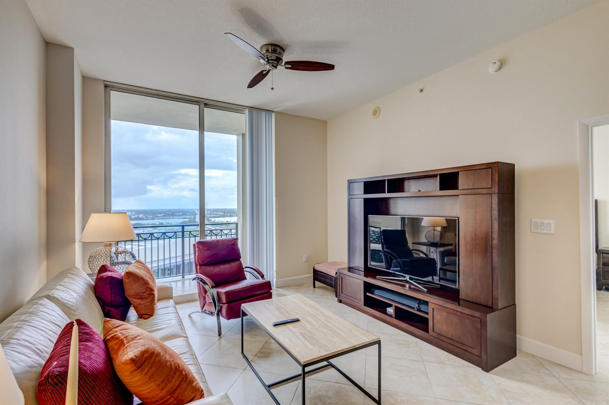 CITYPLACE SOUTH TOWER - Residential