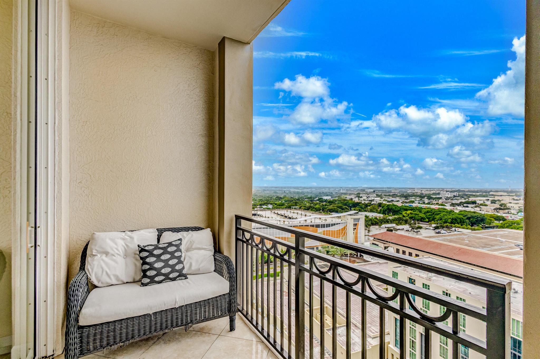 CITYPLACE SOUTH TOWER - Residential