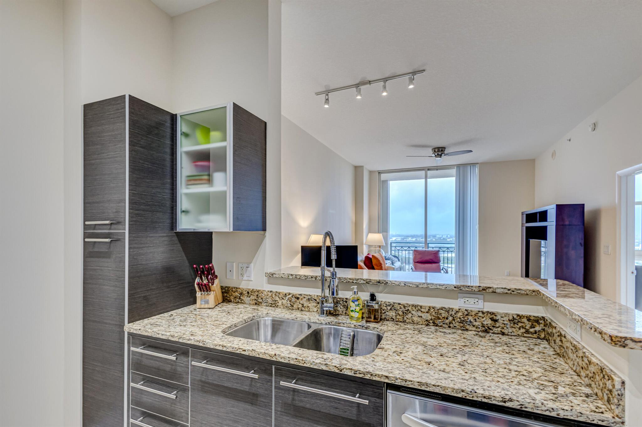 CITYPLACE SOUTH TOWER - Residential