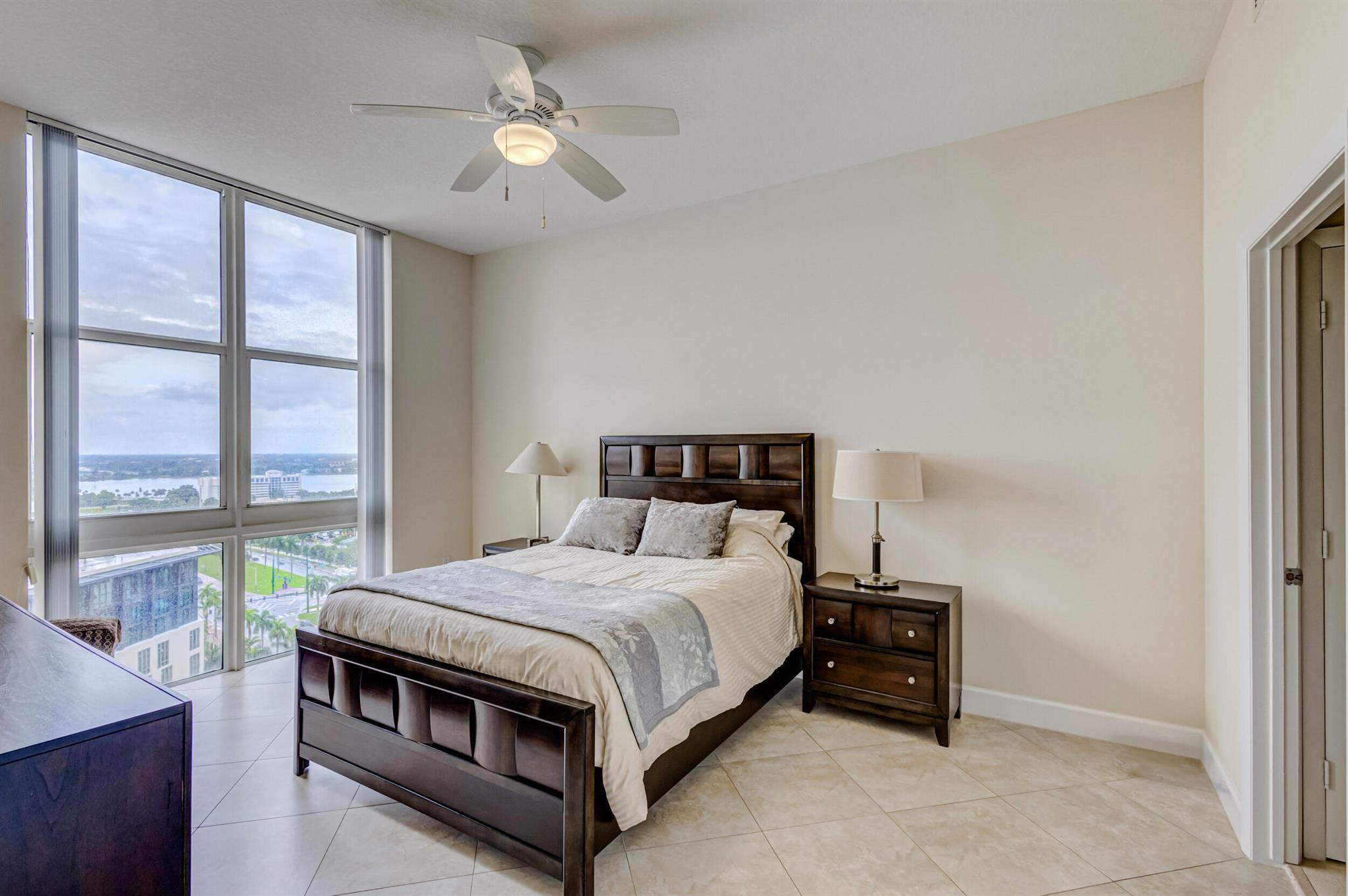 CITYPLACE SOUTH TOWER - Residential